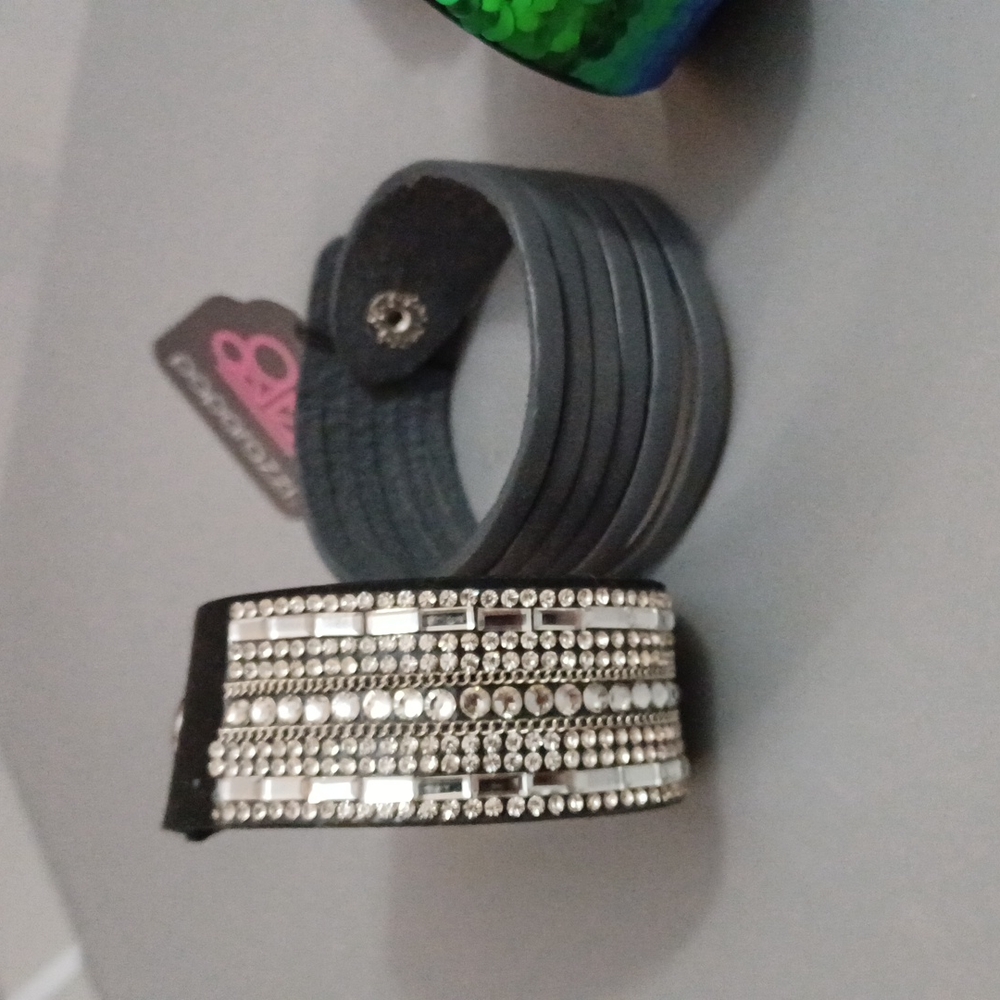 4 snap bracelets - Picture 2 of 3
